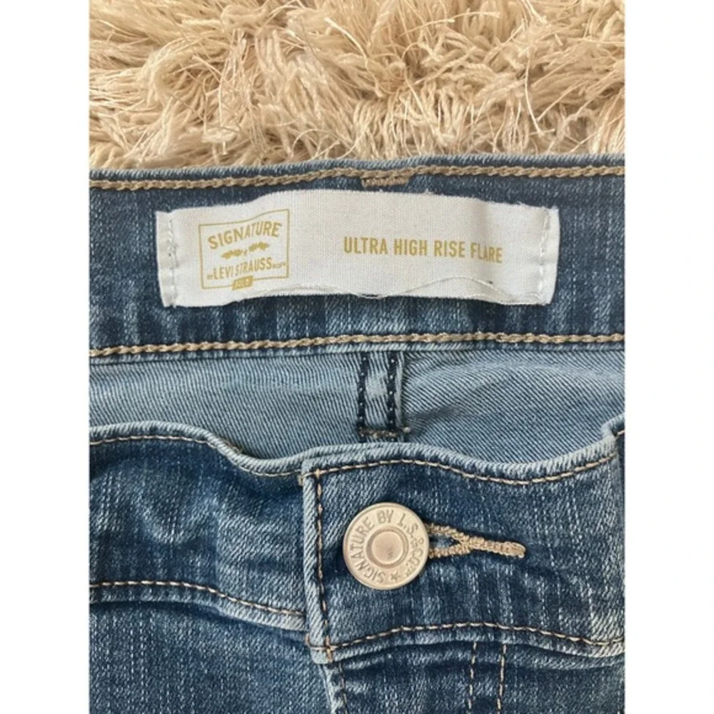 Signature Levi Strauss‎ Ultra High Rise Flare Denim Jeans Womens